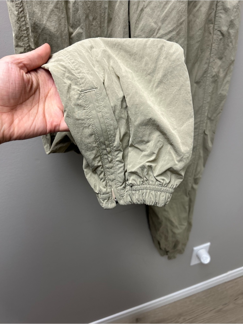 Lululemon Women’s Evergreen Track Pant Beige - Picture 3 of 6